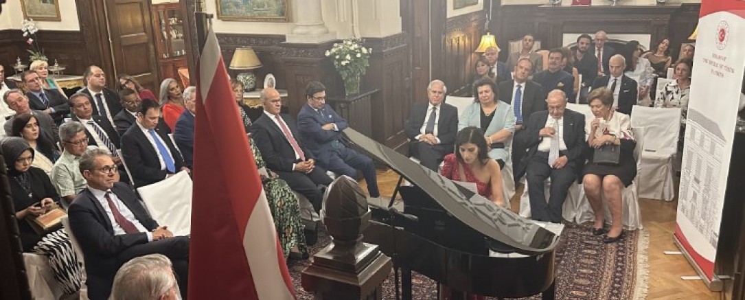  Atina Büyükelçiliğimizde Nazlı'dan piyano resitali