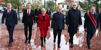 Arnavut ve Kosova liderleri Vlora Bayrak töreninde