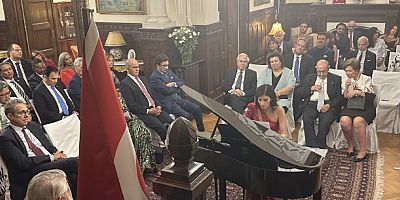  Atina Büyükelçiliğinde Nazlı'dan piyano resitali