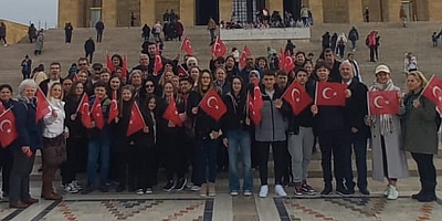 Balıkesir Balkan Göçmenleri heyeti Ankara Anıtkabirde Atanın huzurunda