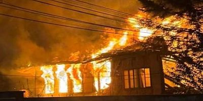 Mitroviça'da Köroğlu Ailesinin 300 yıllık evi yandı