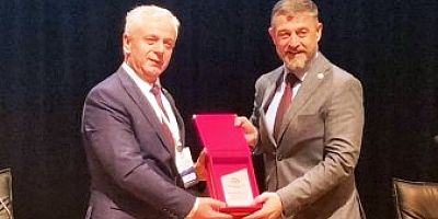 Türk Diline Hizmet ödülü Prof.Fadıl Hocaya verildi