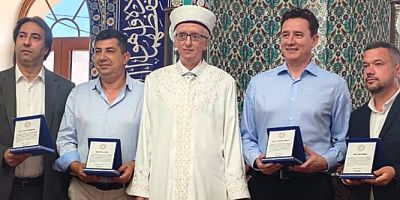 Çınar Camii davasında yargılananlara Trampa'dan plaket